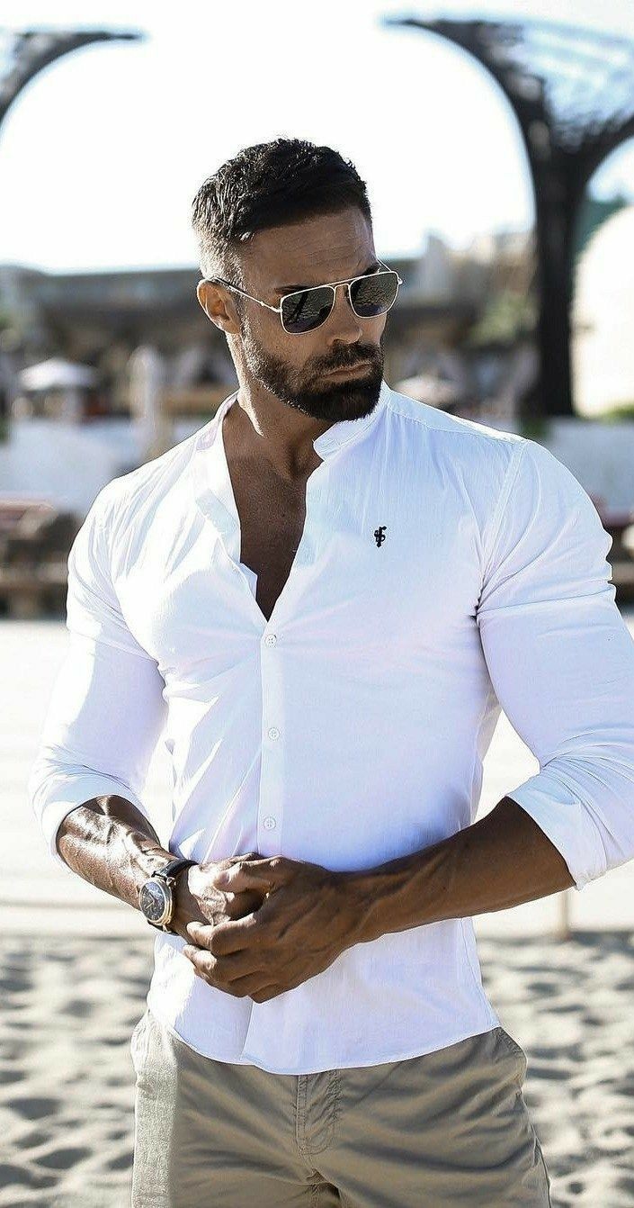 Un homme en chemise